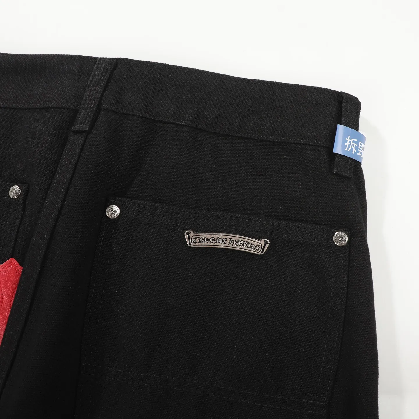 P280 Chrome Hearts Black Timber Pants Red Leather and White Leather Elements Washed Jeans Really restores the ultimate vintage texture. Three-dimensional version. Loose and comfortable, not picky about the figure. Makes you look taller and slimmer. Made by a factory. Original quality control. Same style for men and women. Can be matched with couples. Versatile recommendation. Must-have jeans for all seasons. Fashionistas have been disappointed. The quality selection of fabrics, the tailoring of details, and the matching of patterns are all impeccable! The upper body is so handsome when worn...it can be easily worn by men, women and children! The craftsmanship is made of heavy-duty washed pure cotton denim fabric. After washing, it is soft and thick and looks very stylish when worn. Color: black Size: 28 30 32 34 36
